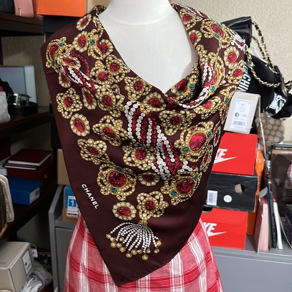 CHANEL SCARF HUGE SIZE - Picture 3 of 6